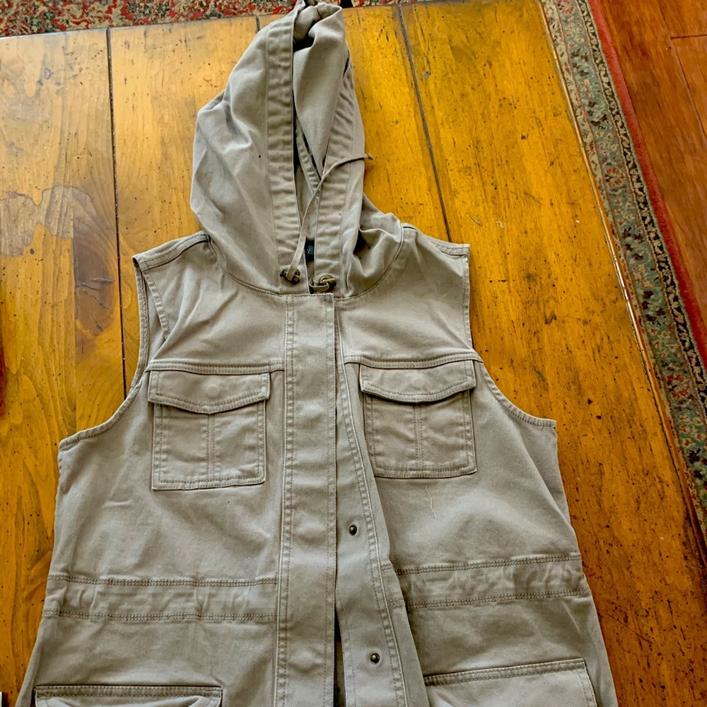 Tan vest size M